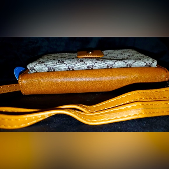 Chic Unlimited Crossbody/Purse/Wallet. NWT. - Picture 4 of 8